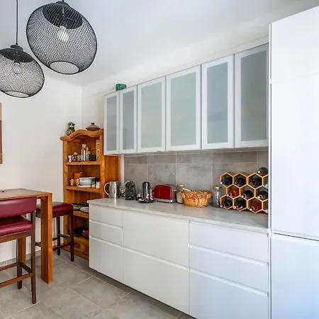 Apartment Creative Artist's Retreat In Paris